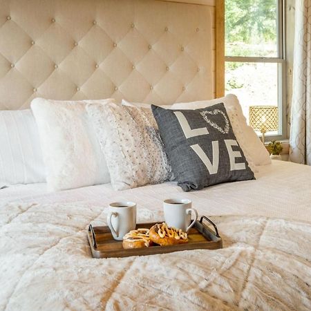 New / 3 King Suites / Sleeps12 / View / 5 Mi To Pf / Hot Tub 塞维尔维尔 外观 照片