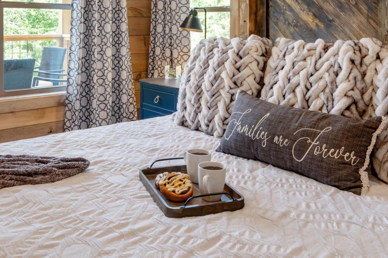New / 3 King Suites / Sleeps12 / View / 5 Mi To Pf / Hot Tub 塞维尔维尔 外观 照片