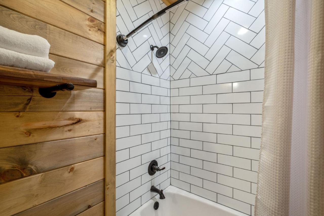 New / 3 King Suites / Sleeps12 / View / 5 Mi To Pf / Hot Tub 塞维尔维尔 外观 照片