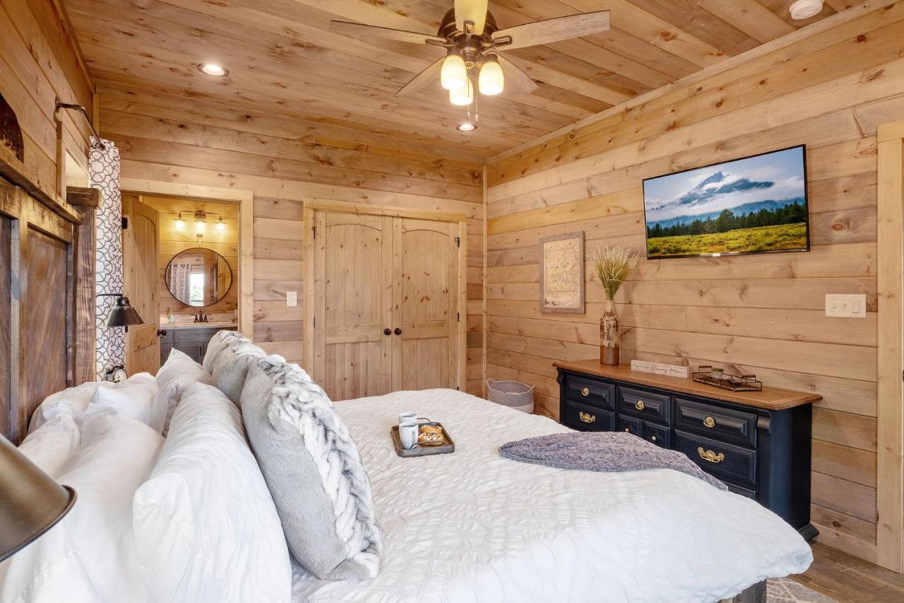 New / 3 King Suites / Sleeps12 / View / 5 Mi To Pf / Hot Tub 塞维尔维尔 外观 照片