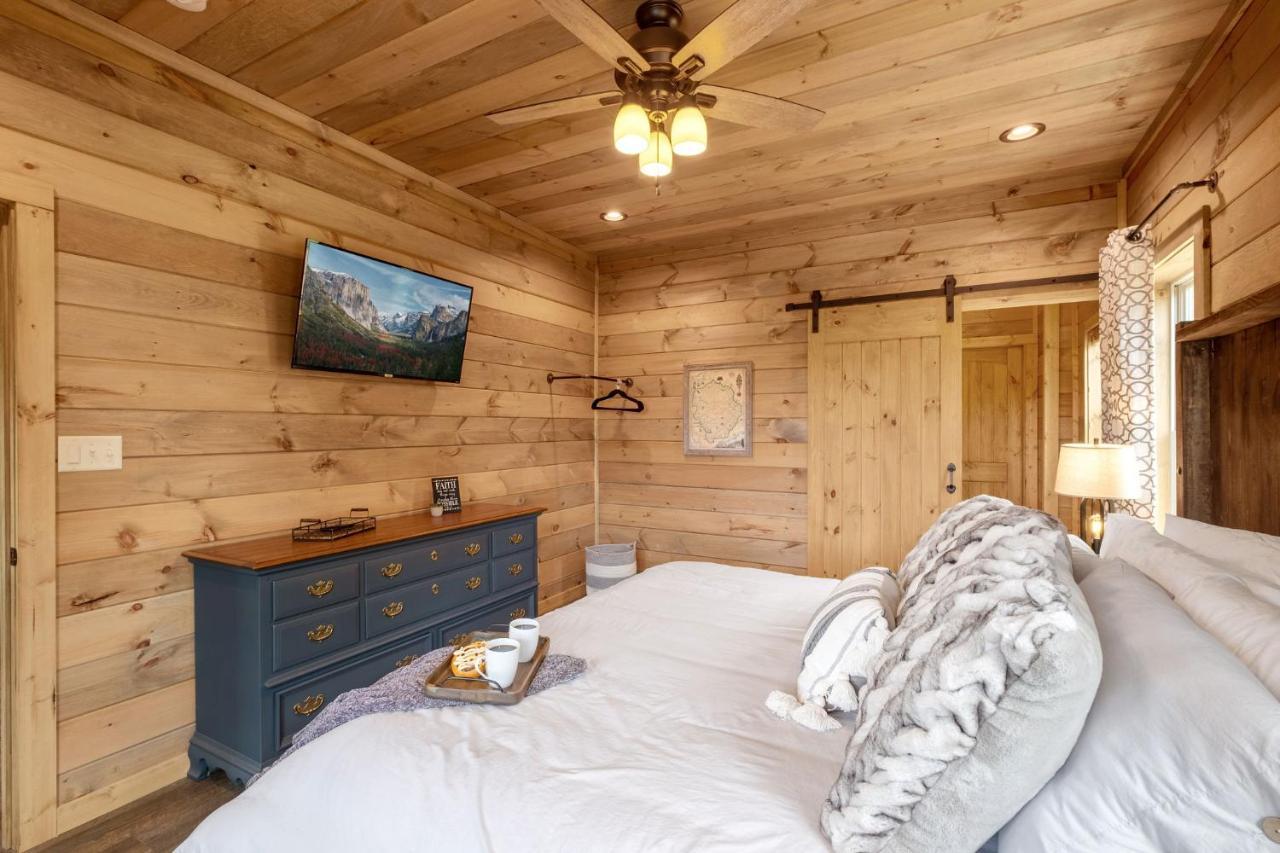 New / 3 King Suites / Sleeps12 / View / 5 Mi To Pf / Hot Tub 塞维尔维尔 外观 照片