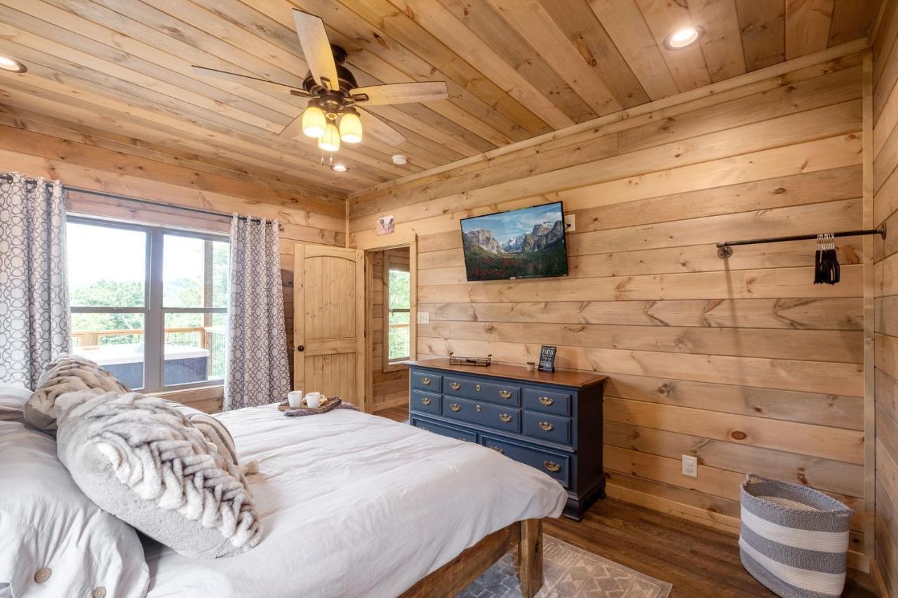 New / 3 King Suites / Sleeps12 / View / 5 Mi To Pf / Hot Tub 塞维尔维尔 外观 照片