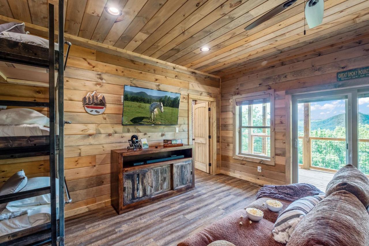 New / 3 King Suites / Sleeps12 / View / 5 Mi To Pf / Hot Tub 塞维尔维尔 外观 照片