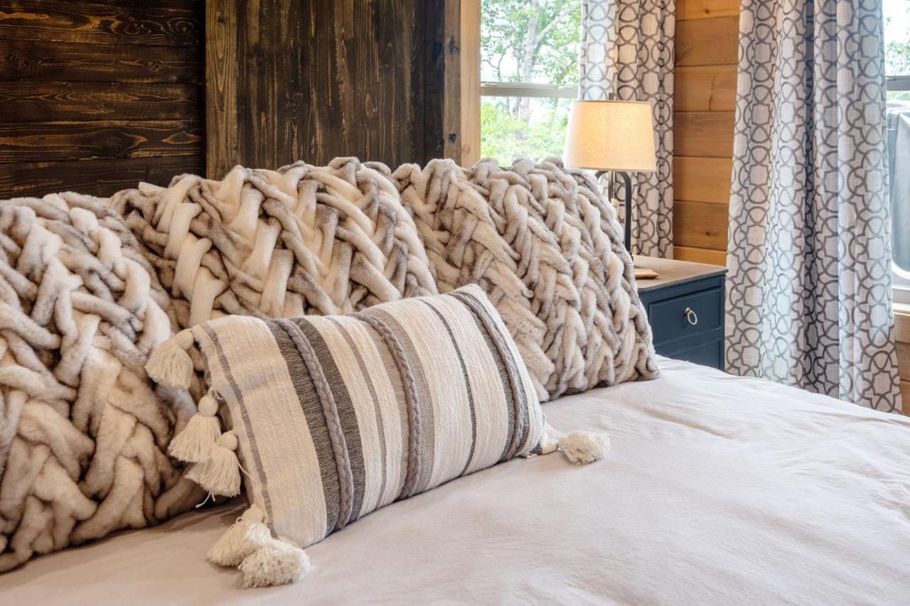 New / 3 King Suites / Sleeps12 / View / 5 Mi To Pf / Hot Tub 塞维尔维尔 外观 照片