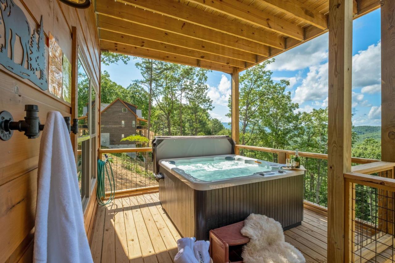 New / 3 King Suites / Sleeps12 / View / 5 Mi To Pf / Hot Tub 塞维尔维尔 外观 照片