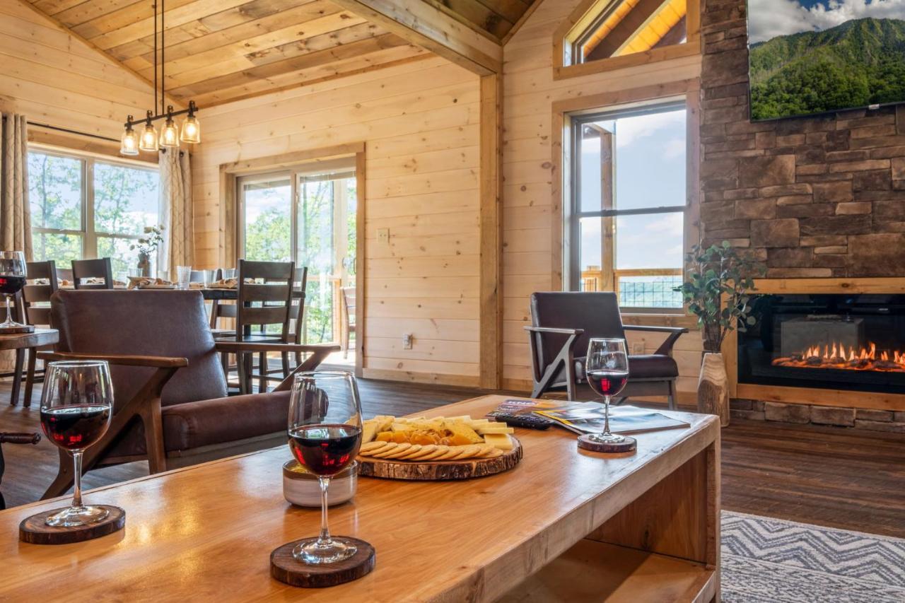 New / 3 King Suites / Sleeps12 / View / 5 Mi To Pf / Hot Tub 塞维尔维尔 外观 照片