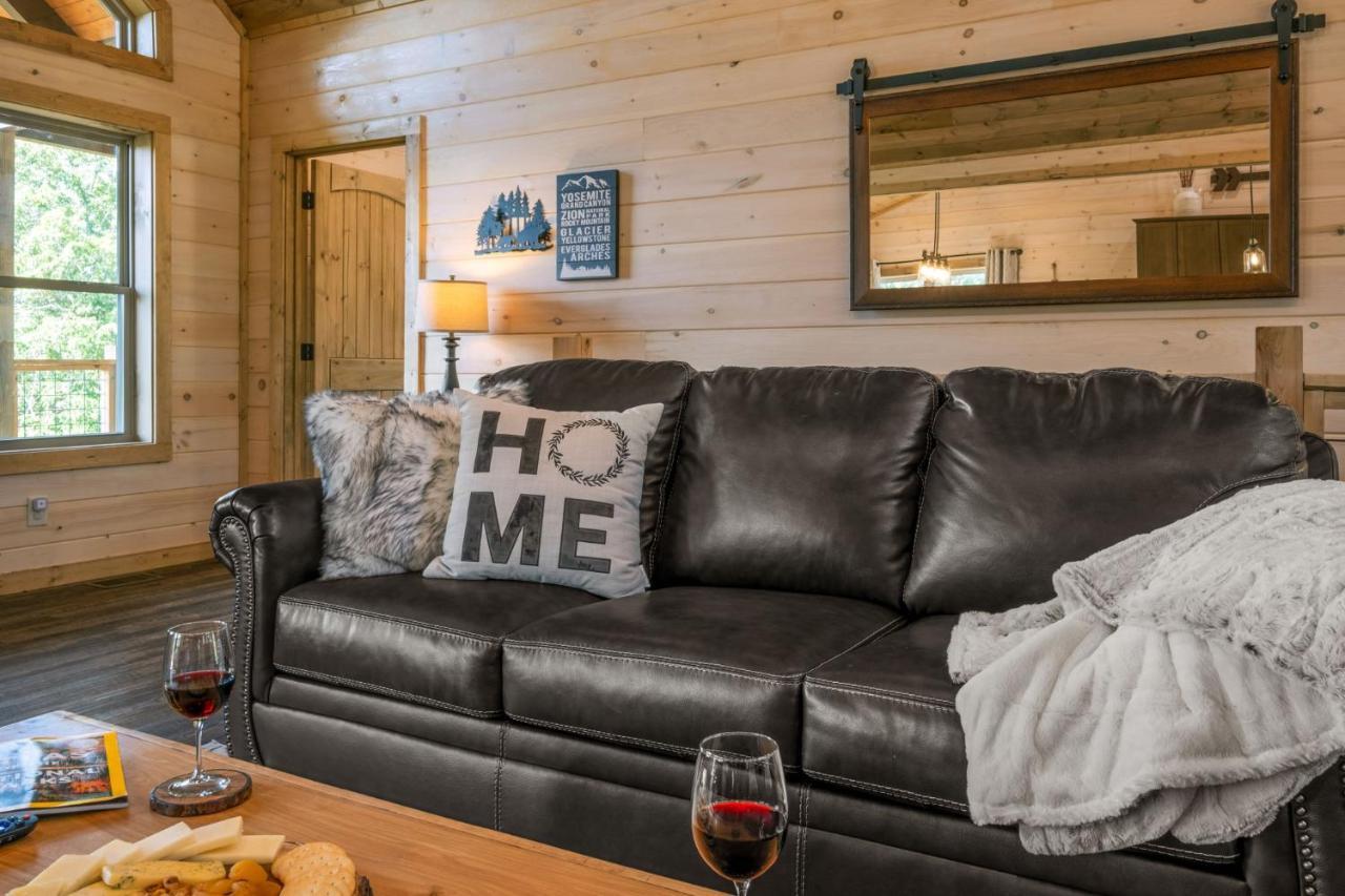 New / 3 King Suites / Sleeps12 / View / 5 Mi To Pf / Hot Tub 塞维尔维尔 外观 照片