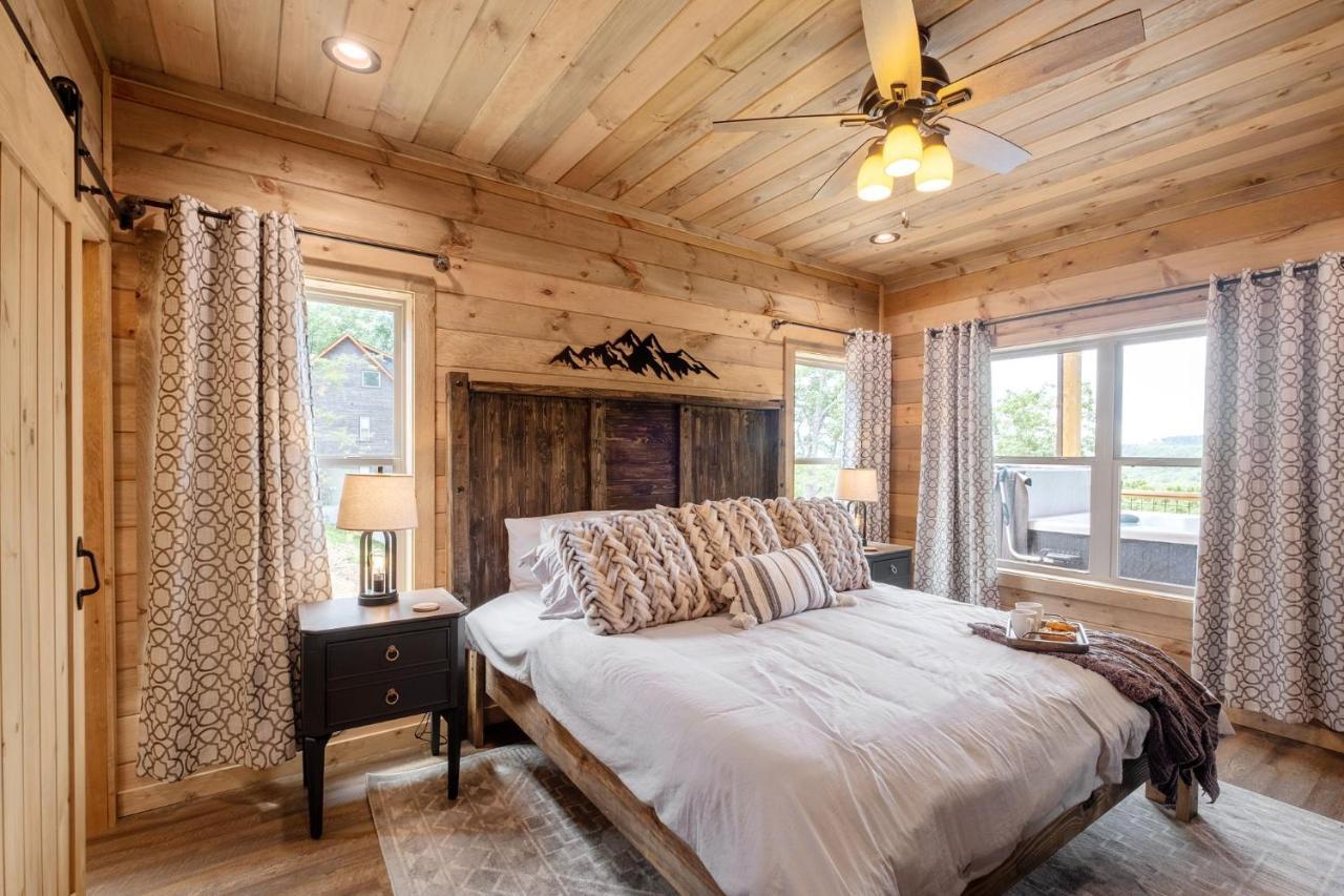 New / 3 King Suites / Sleeps12 / View / 5 Mi To Pf / Hot Tub 塞维尔维尔 外观 照片